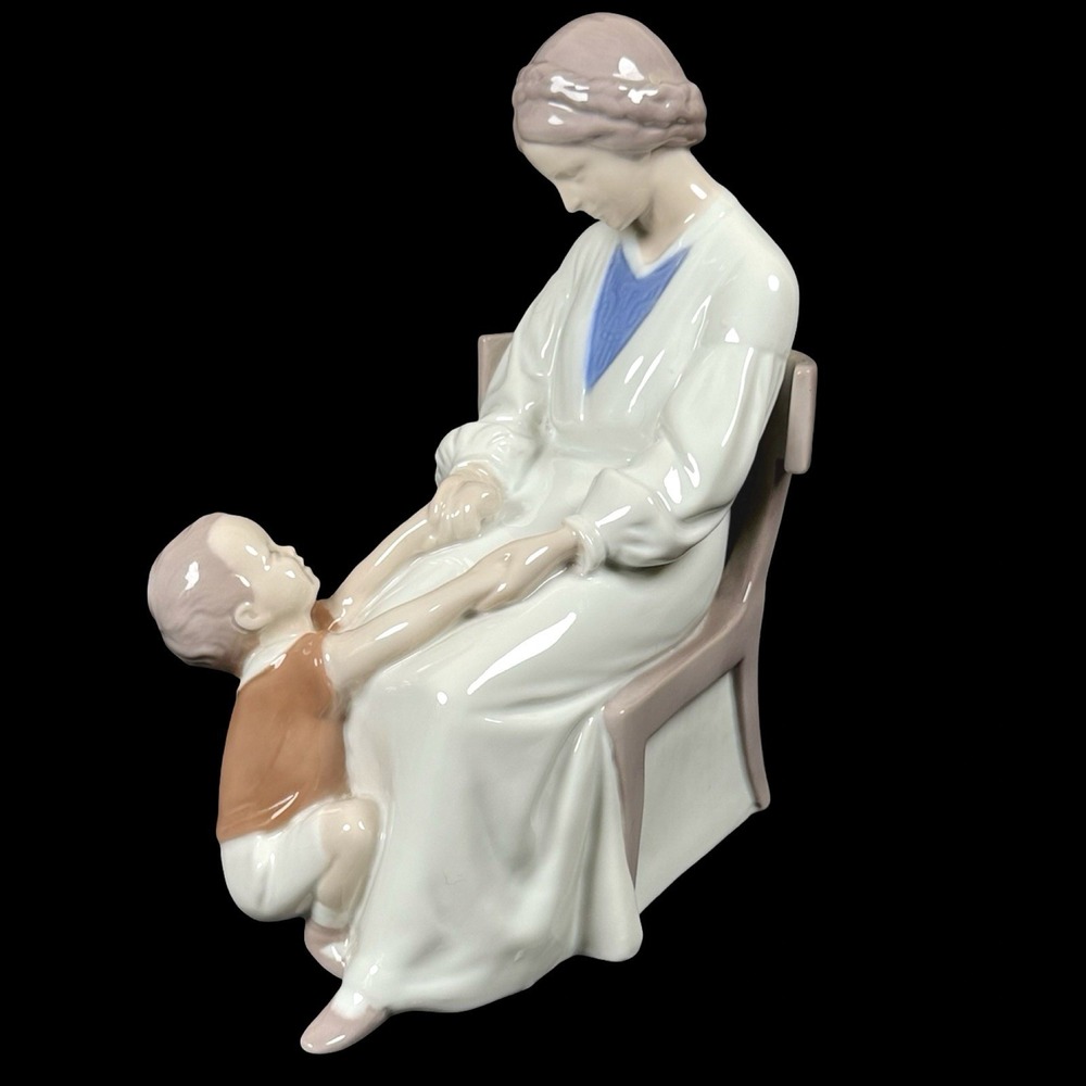 Bing & Grondahl B&G Dickie's MaMa #1642 Copenhagen Porcelain Denmark 9"
